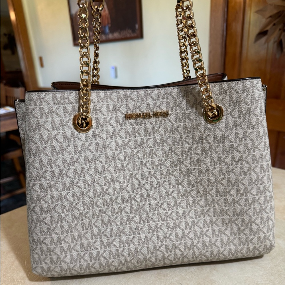 Michael Kors Beige Shoulder Bag with Gold Chain